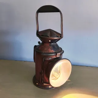 Faro de ferrocarril antiguo también lampara