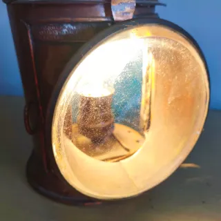 Faro de ferrocarril antiguo también lampara