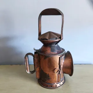 Faro de ferrocarril antiguo también lampara