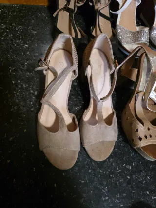 Sandalias con estampado de leopardo y detalles