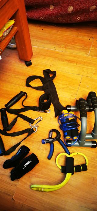 Set de gimnasio: Cuerda, mancuernas, bandas