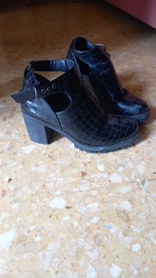 Botines negros mujer