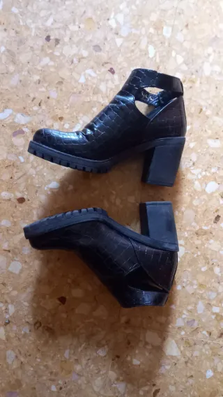 Botines negros mujer