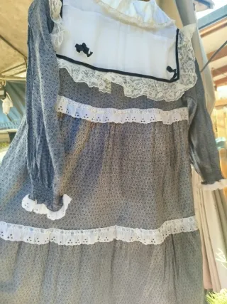 Vestido blanco y azul con encaje