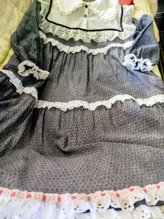 Vestido blanco y azul con encaje