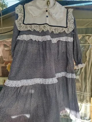 Vestido blanco y azul con encaje