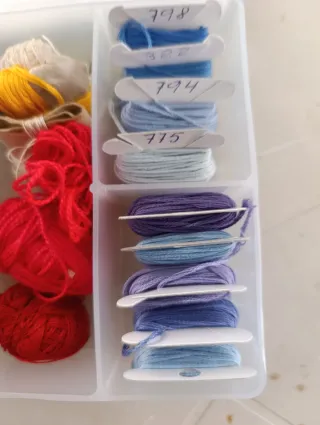 Caja de hilos de bordar con números