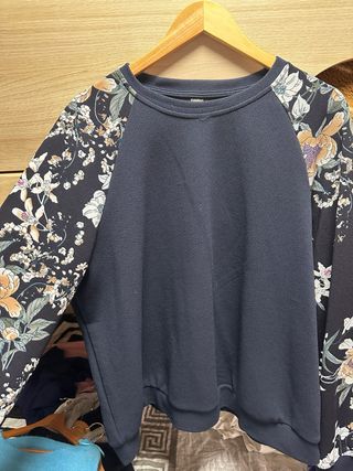 Sudadera con mangas estampadas del shein