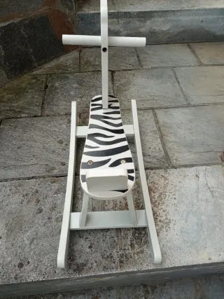 Balancín de madera cebra