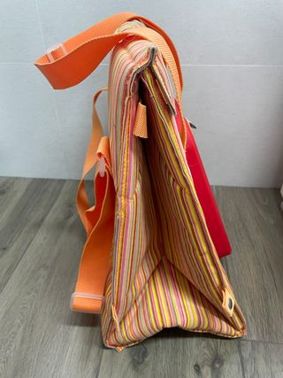 Nevera portátil Mobicool con correa