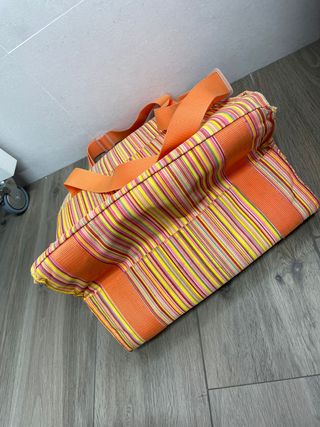 Nevera portátil Mobicool con correa