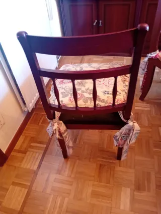 Mesa camilla con 4 sillas y mantel