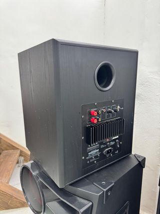 Subwoofer Magnat 302A Negro