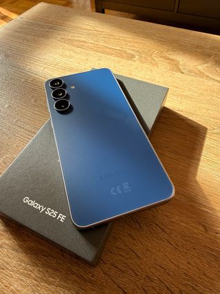Samsung Galaxy S25 FE 256GB Azul Marino