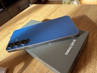 Samsung Galaxy S25 FE 256GB Azul Marino