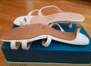 Sandalias blancas N° 40 sin estrenar