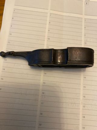 Temperamatite a forma di contrabbasso