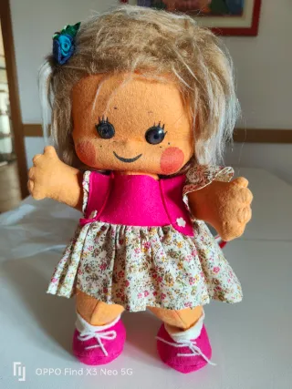 Bambola in lenci fatta a mano