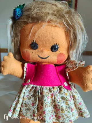 Bambola in lenci fatta a mano