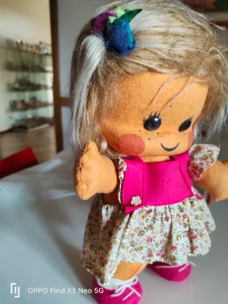 Bambola in lenci fatta a mano