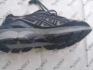 Asics Gel Talla 44 Negro/Gris