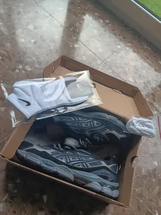 Asics Gel Talla 44 Negro/Gris