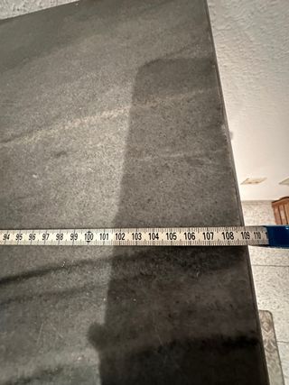 Cómoda de madera gris y blanca