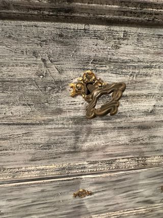 Cómoda de madera gris y blanca