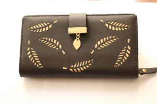 Cartera de mujer con diseño de hojas