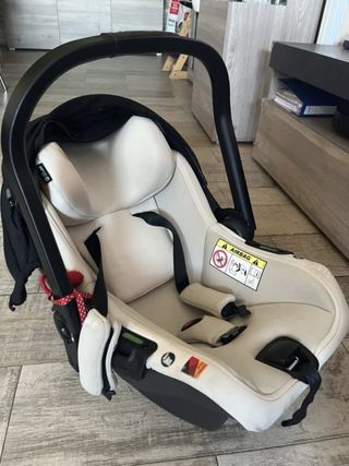 Cochecito de bebé y silla del coche