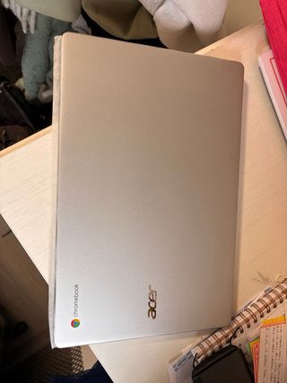 Acer Chromebook 315 con custodia rosa