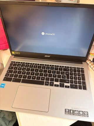 Acer Chromebook 315 con custodia rosa