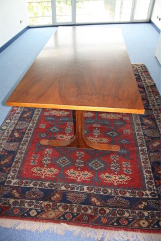 Mesa de comedor de madera maciza