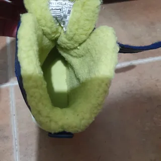 Botas de nieve para niño. Talla 30