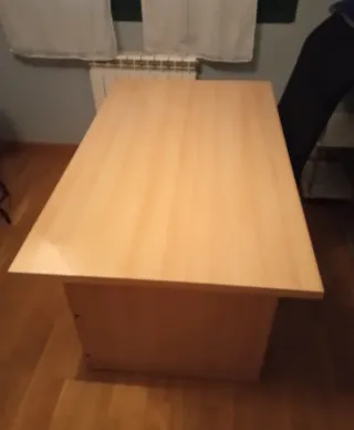 Mesa de oficina de madera