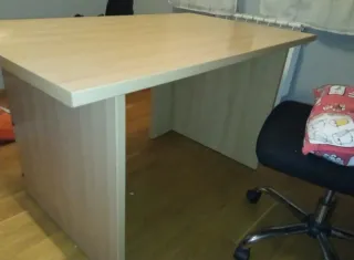 Mesa de oficina de madera