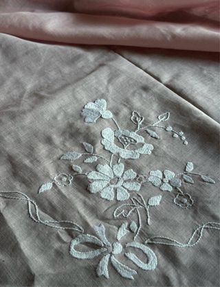 Tovaglia lino ricamata a mano