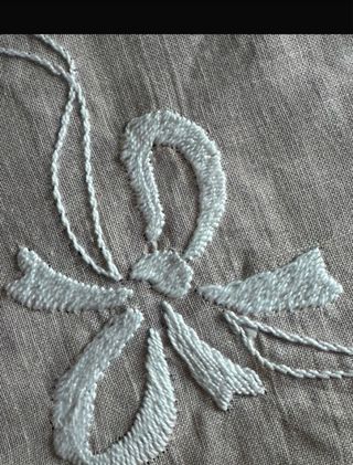 Tovaglia lino ricamata a mano