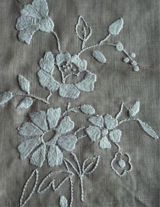 Tovaglia lino ricamata a mano