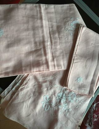 Tovaglia lino ricamata a mano