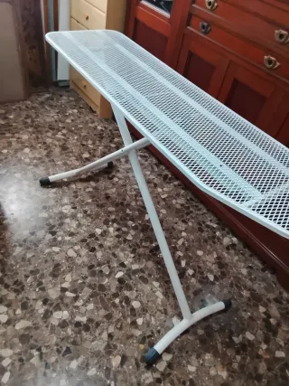 Tabla de planchar blanca grande
