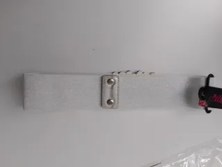 Cinturón elástico plateado con cristales