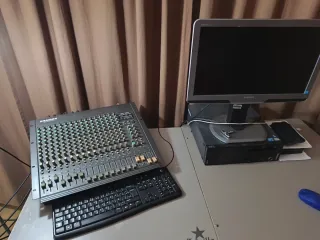 Dos baterias, microfonia, platos Paiste y Avedis.