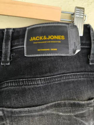 Vaqueros negros hombre desgastados