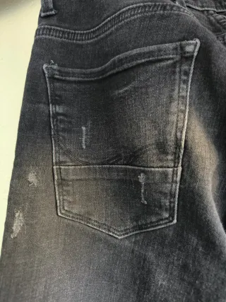 Vaqueros negros hombre desgastados