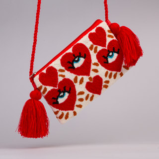 Bolso de mano bordado a mano con ojos y corazones