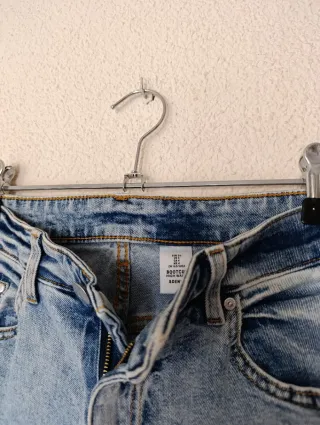 Pantalón recto Talla 36, da más