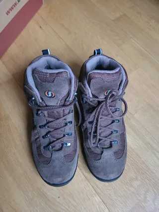 Botas de montaña Bestard Vibram marrones y negras