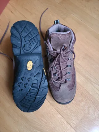 Botas de montaña Bestard Vibram marrones y negras