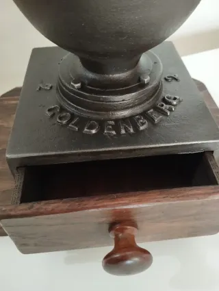 Antiguo Molinillo de Café de Hierro Fundido